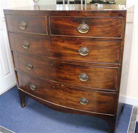 Regency mahogany bow-fronted chest of drawers, W105cm